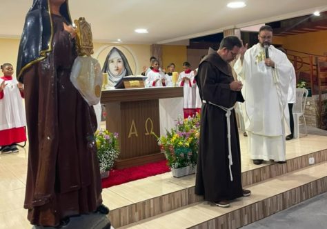 “Coloquem mente, alma e coração na figura divina, no espelho que é o Cristo”