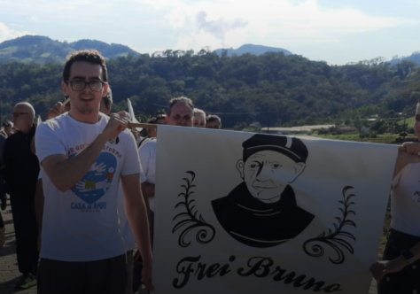Comunidade de Rodeio celebra caminhada penitencial em honra a Frei Bruno