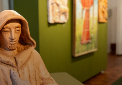 Exposição celebra a obra de Guido Totoli inspirada em São Francisco de Assis