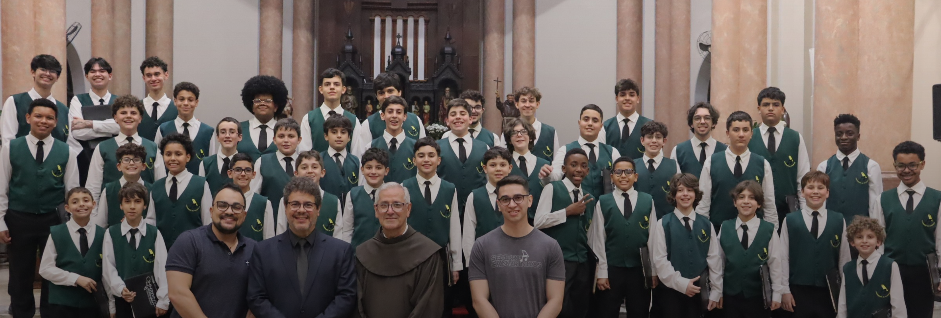 Canarinhos de Petrópolis celebram a memória de São Francisco em SC